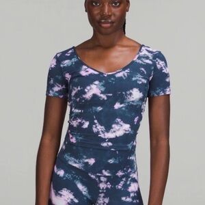 Lululemon Women’s Navy Blue and Light Pink Tie-Dye Short Sleeve Top